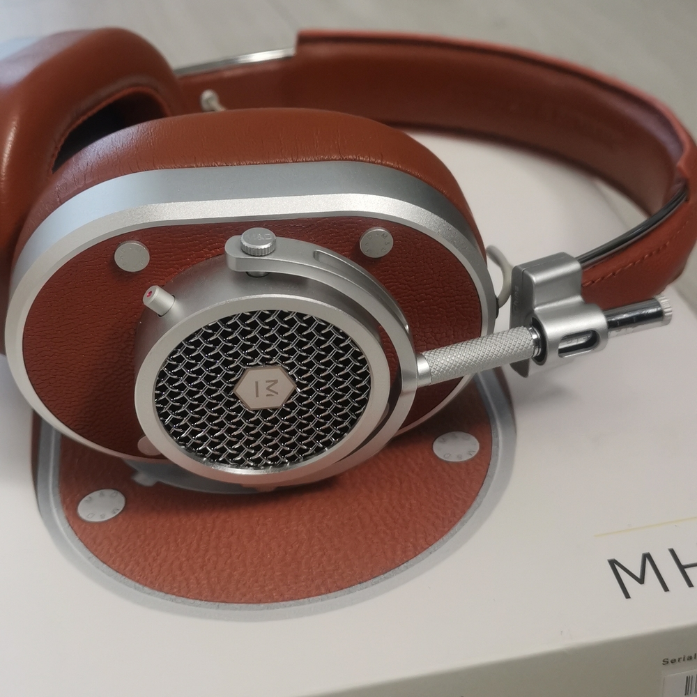 Master & Dynamic MH40 Earphone NEW